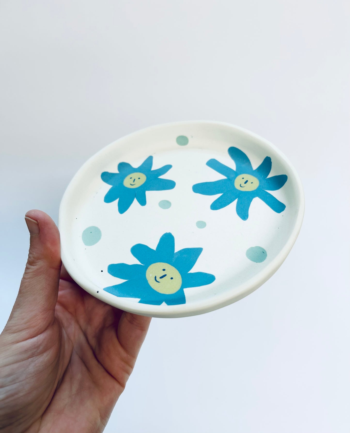 Happy flowers dish