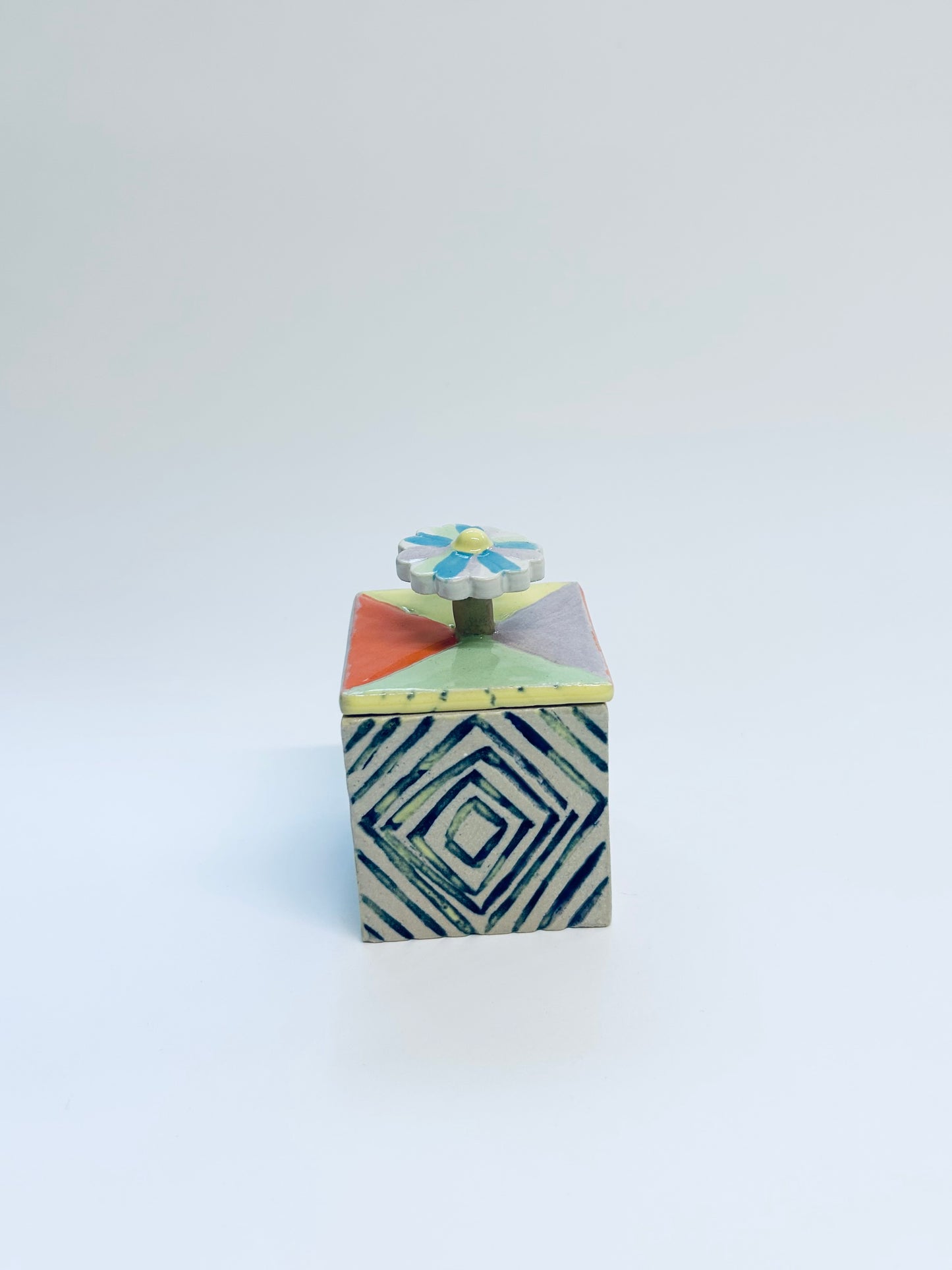 Flower trinket box