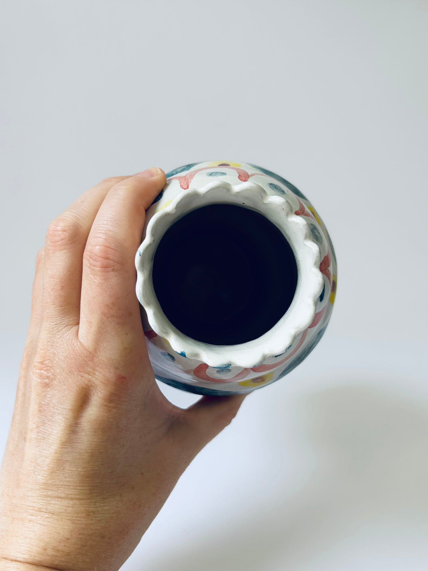 Scalloped edge colourful vase