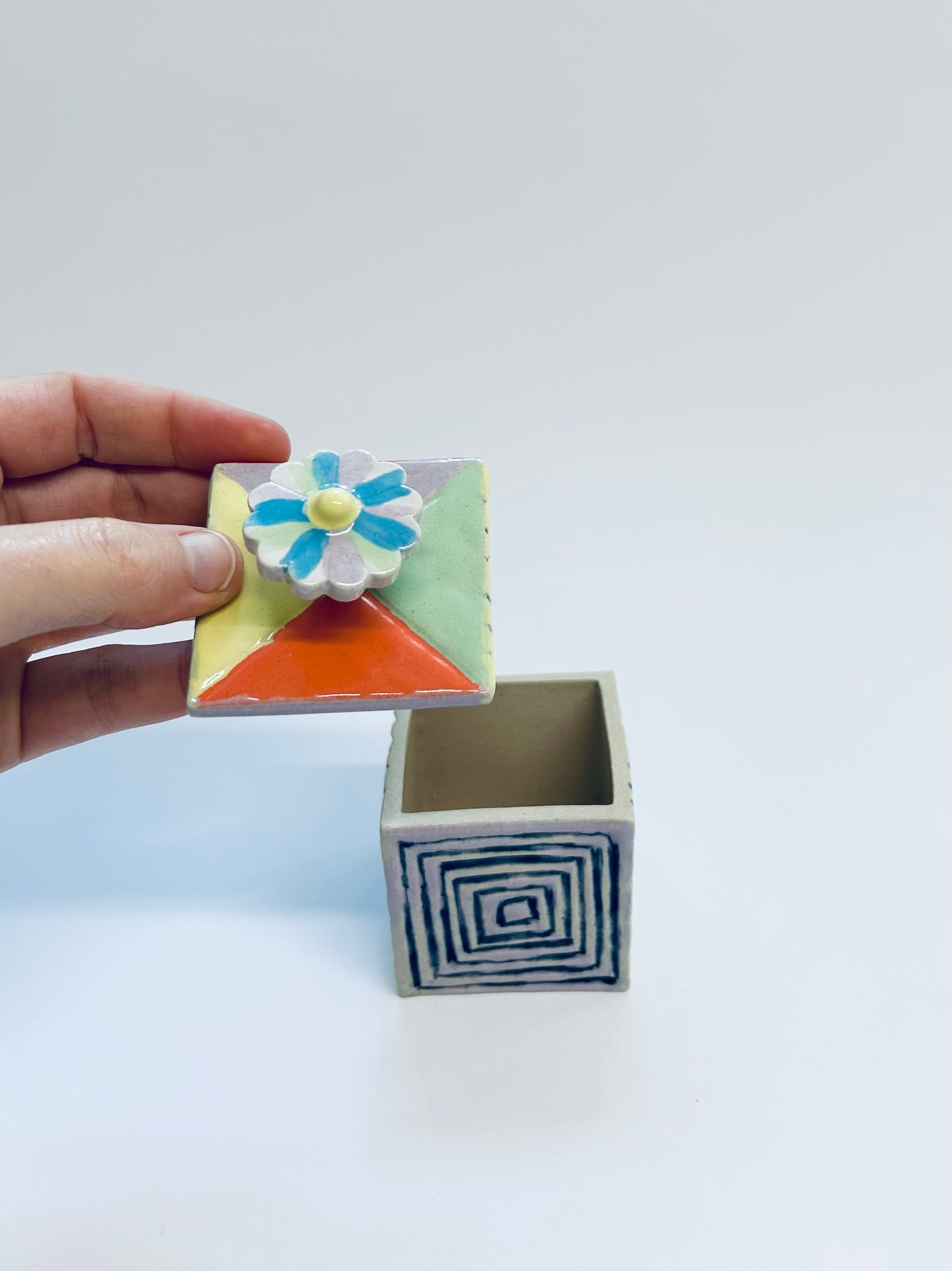 Flower trinket box