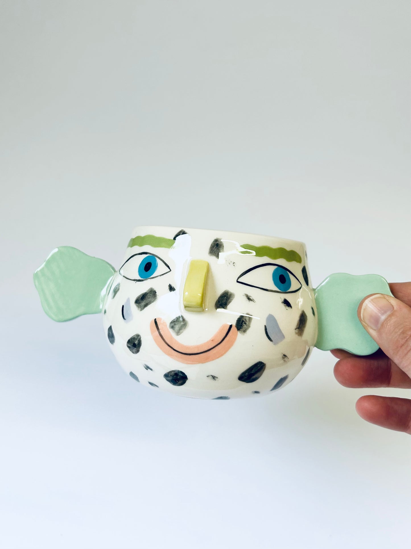 Spotty face pot