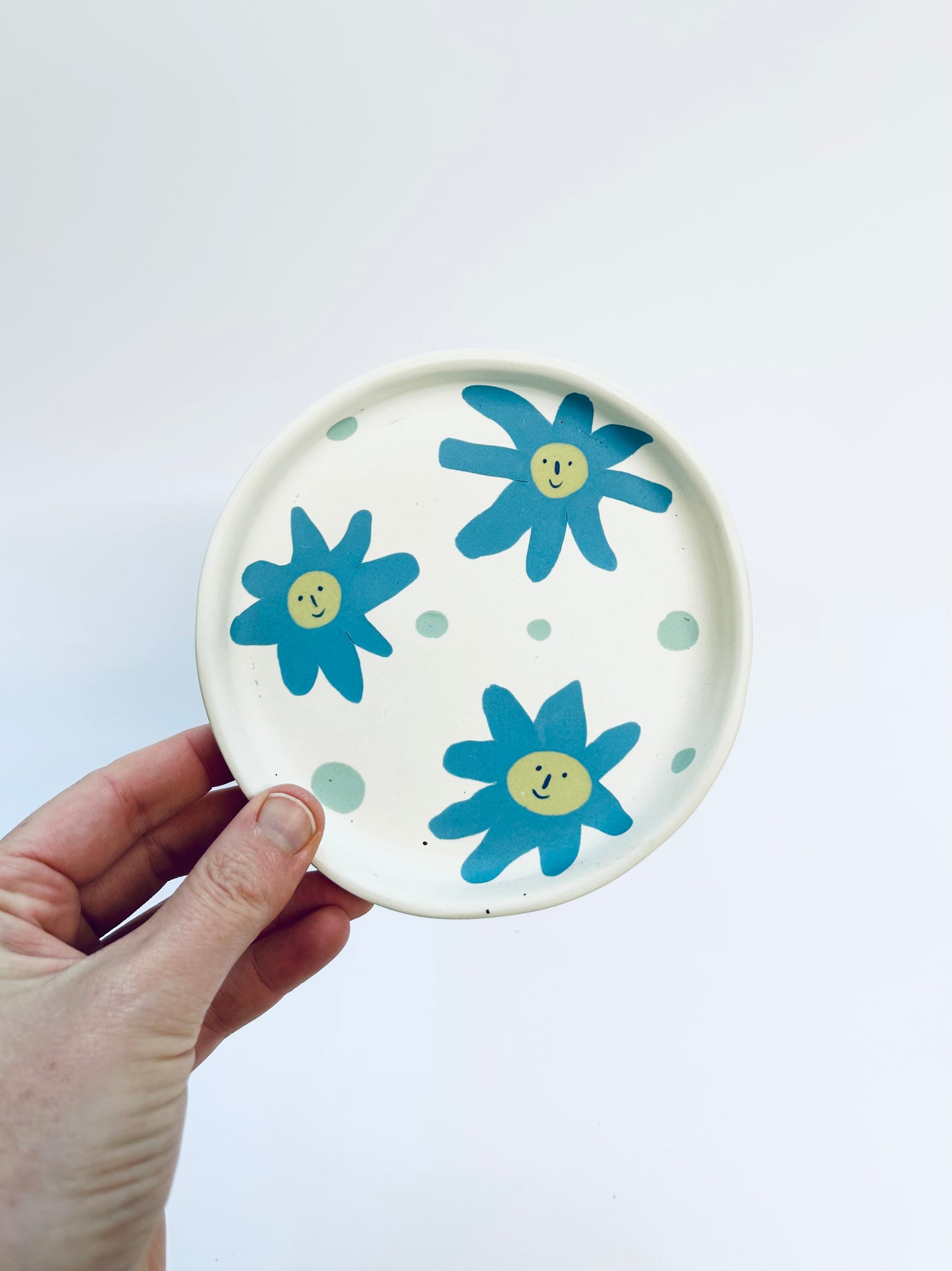Happy flowers dish