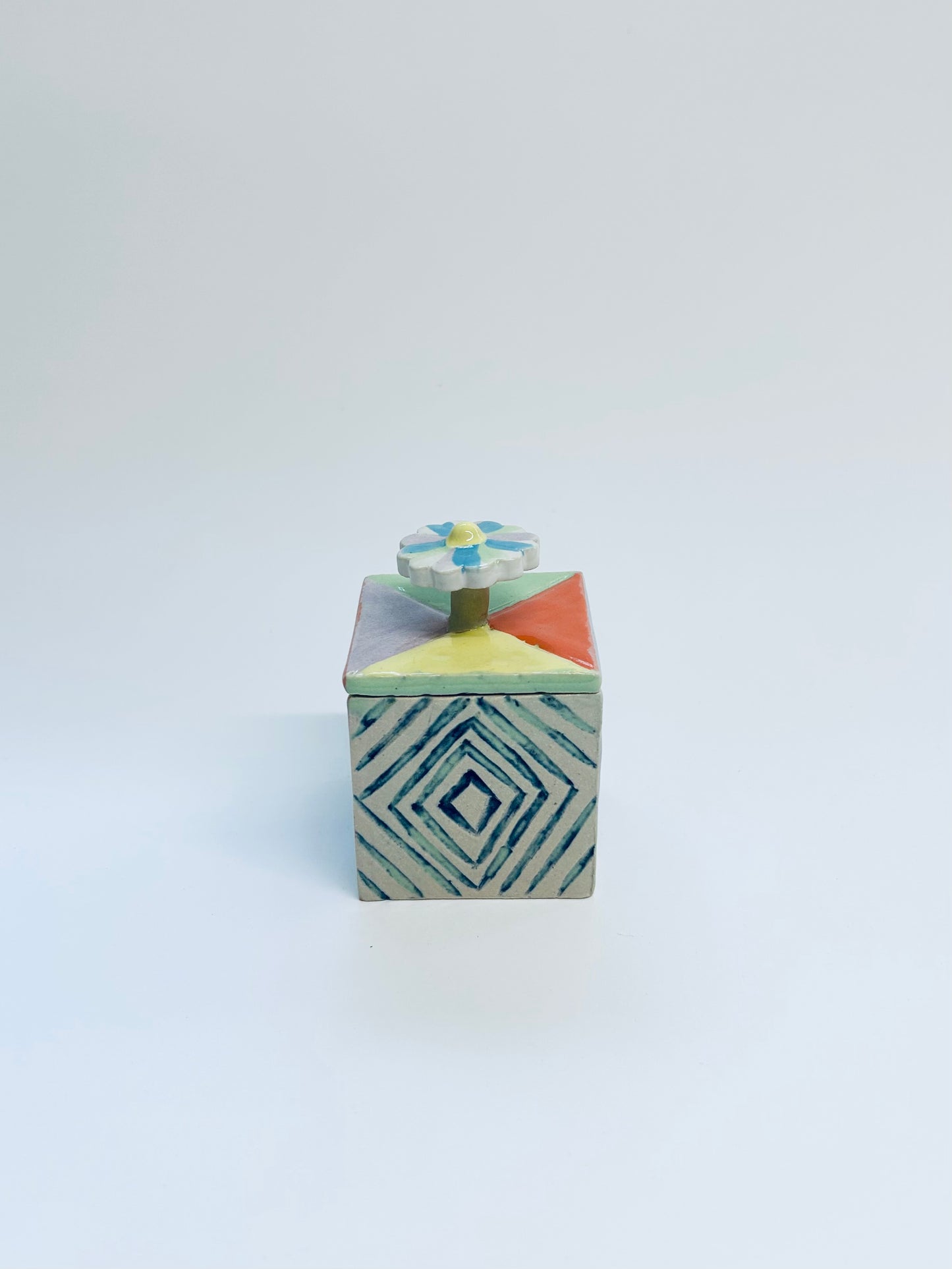 Flower trinket box
